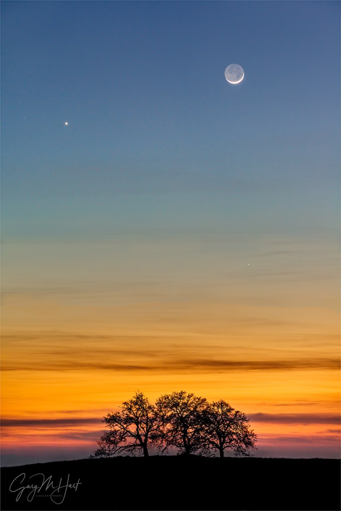 Gary Hart Photography: Heaven and Earth, New Moon and Venus, Sierra Foothills