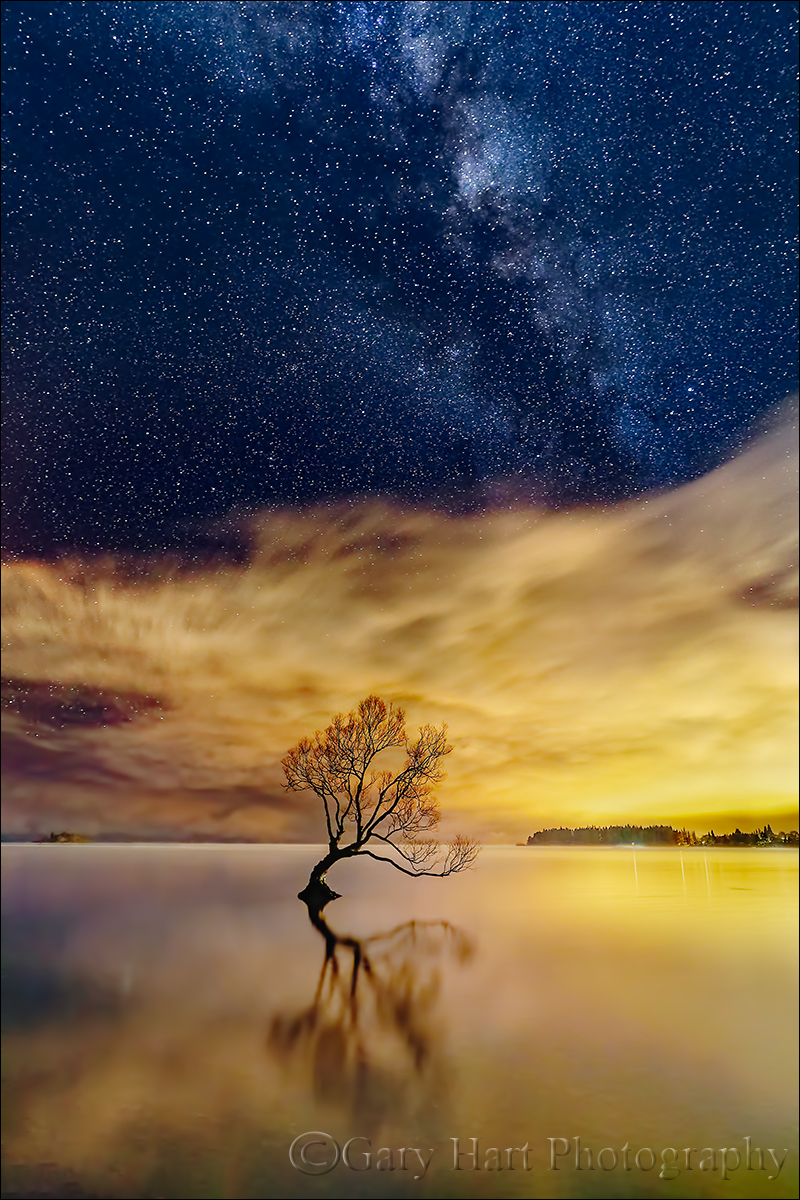 Gary Hart Photography: Skylight,The Milky Way and City Lights, Lake Wanaka, New Zealand