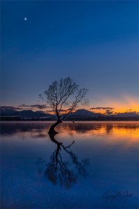 Gary Hart Photography: Waning Crescent, Lake Wanaka, New Zealand
