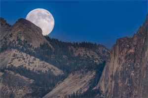 Gary Hart Photography: November Moon, Half Dome from Tunnel View, Yosemite